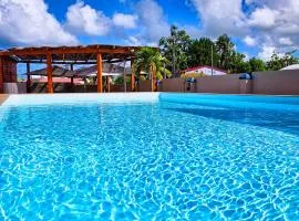 Evasion en plein cœur de la ville T2 Jacuzzis Sauna et piscine au centre de Port-Louis