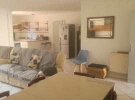 House with garden, 4 bedrooms, hotel a Commercy