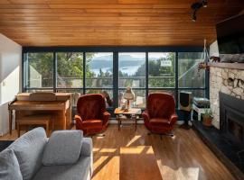 The Mushroom Manor B&B and Cedar Sauna, hotel em Salt Spring Island