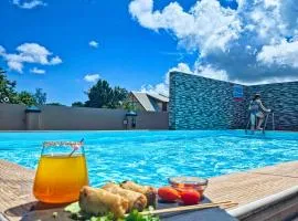Evasion en plein cœur de la ville Studio Jacuzzis Sauna et piscine au centre de Port-Louis