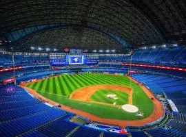 Address - 215 Fort York Blvd M5V Steps to ROGERS Centre and lakeside - Free Parking