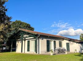 Maison chaleureuse, hotel a Mézos