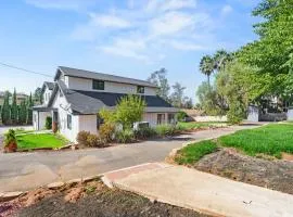 Spacious Modern Farmhouse Retreat with Two Kitchens and Pool - Ideal for Large Groups and Families