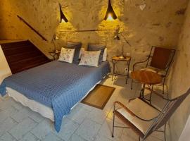 Chambres d'Hôtes Le Mimosa, hôtel à Saint-Saturnin-de-Lucian