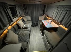 4 berth Boat house in birstall, Leicester、Birstallの船上ホテル