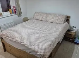 The Aylesbury Home Retreat - 2-Bed Home with Garden & Parking