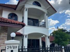 BAAN WangSiri บ้านวังสิริ 4BR, hotel in Chiang Mai