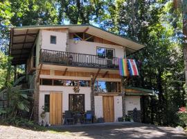 Nature Lovers Quepos, guest house in Quepos