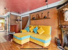 Apartment - Quirky ME1