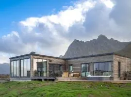 Arctic aurora lodge with jacuzzi and sauna