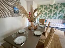 Gites d'Ici et d'Ailleurs 1 & 2 -famille ou groupe- Dépendances dans propriété proche Bordeaux et Bassin Arcachon, Hotel in Saint-Morillon