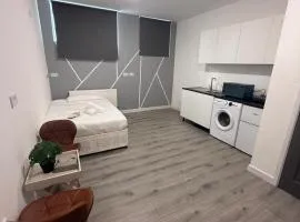 Lovely Studio Flat in Edgware HA8