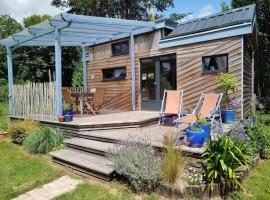 Tinyhouse, winter cocoon, quiet and nature, hotel in Languidic