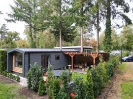 Tiny House Forestia met HOTTUB, minicasa en Hoenderloo