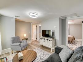 2 Mi to Uptown Centrally Located Kingston Apt!、キングストンのホテル