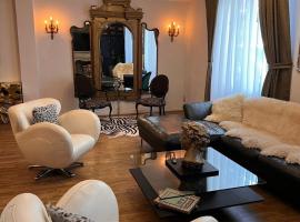 Recoleta Luxury Getaway Retreat Condo, hotel in Buenos Aires