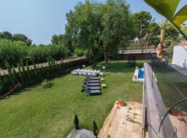 Chalet Las Rosas, hotel v destinaci Albacete