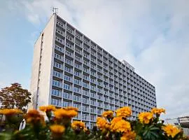 Axiom Suites - Zenith X - Netflix, HBO, Champagne