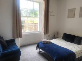 Peaceful 1-Bedroom Apartment in Central Herne Bay, hotel i Herne Bay