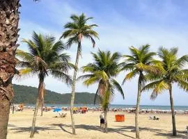 Apartamentos a Beira Mar, Aconchegantes e Modernos, a 3 Minutos da Praia com Ar Condicionado, Sacada Gourmet, Garagem e Portaria 24h