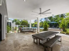 Intimate Paradise-Pool, Terrace & Private Bedrooms