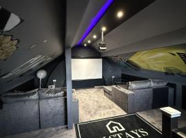 SK Stays Modern Luxury Home With Jacuzzi Bath & Cinema Room, hotel em Shipley