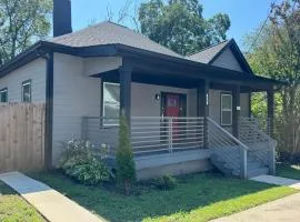 3 Bedroom near downtown Atlanta w Jacuzzi