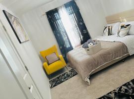 luxury king's size bedroom, hotel in Reynoldsburg