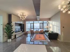 Central Avenue Luxury River View Apartment