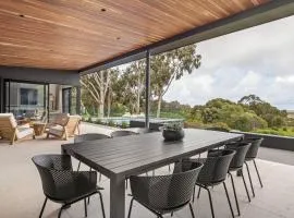 Windsong - Sleek Bushland Haven near Yallingup Beach