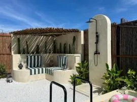 Villa con piscina privada, estilo mediterraneo