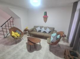 Casa Pochó frente al Hospital Ángeles, villa in Villahermosa