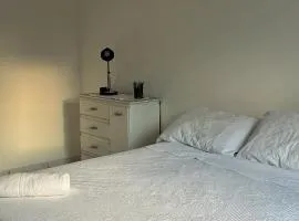 Quarto Moderno e aconchegante para hospedagem