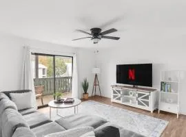 Close to Samford with fast Wi-Fi, washer, dryer and free parking