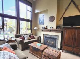 Stones Throw #38 By Bear Country، فندق في صن بيكس