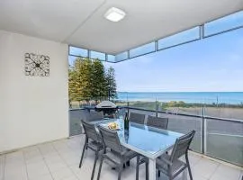 Frontage Apartments- 3Bedroom Central Seaview Escape