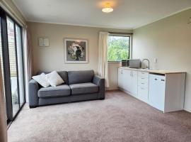 Saddleview Cottage-Horse and Trailer friendly, Hotel in Mosgiel