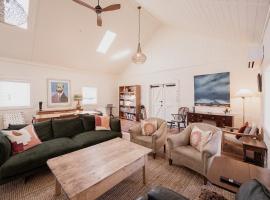 The Old Woolstore, hotel in Longford