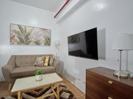 Urban Oasis Pioneer Woodlands Mandaluyong with WiFi، فندق مناسب لذوي الاحتياجات الخاصة في Sampong