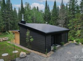 Spa & Sauna - Chalets NordiK Experience Thermal, hotel in Notre-Dame-de-la-Merci