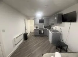 Modern Studio - Centre Maidstone
