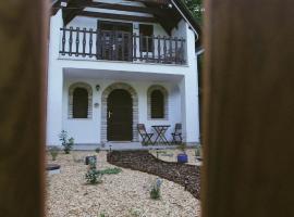 Zöldre Néző Vendégház, hotel v destinaci Letkés