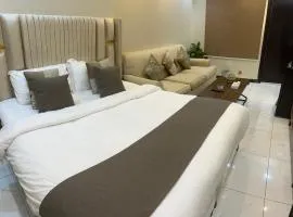 Hala 04 استديو انيق ومستقل