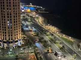 Elegant apartment overlooking the sea
