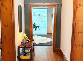 Almond Tree Cottage 2-Bed Heritage Home in Robertson, Hotel in Robertson