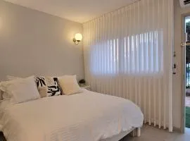 GoldSea - Boutique Seafront Studio