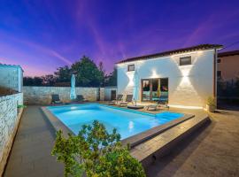 Villa Anita - Krmed by Istrialux, Hotel in Krmed