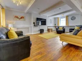 5 bedrooms, sleeps up to 16, secure parking space & comfort