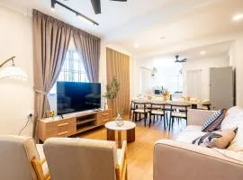 Charming OUG Bungalow 6BR Cozy Family Escape plus Baby Cot