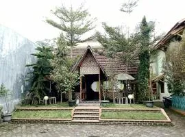 Puri Cikole Asri Guest House